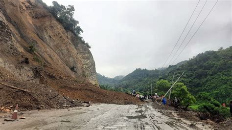 पहिरोले अवरुद्ध बनेको पृथ्वी राजमार्ग खुल्यो