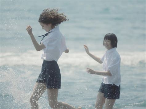 Bộ sách ảnh cách đây 14 năm của SNSD bỗng nhiên hot lại concept y hệt MV mới NewJeans Hóa ra