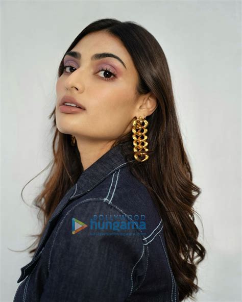 Athiya Shetty Photos Images Hd Wallpapers Athiya Shetty Hd Images