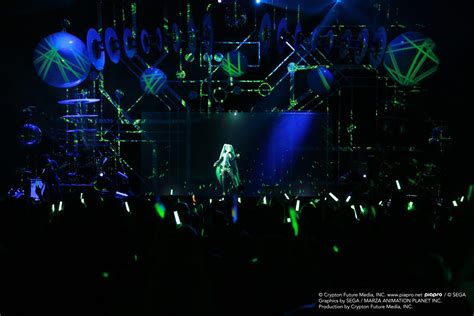 Massive hologram tours will headline a toronto concert next summer 32