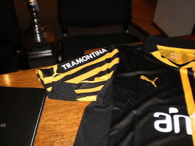 Peñarol 2019 Peñarol presentó la nueva camiseta para el 2012 con nuevo