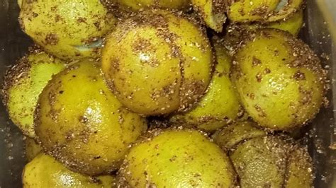 हरे नींबू का खट्टा मीठा लंबे समय तक चलने वाला अचार Hare Nimbu Ka