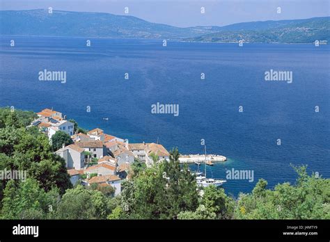 Kroatien Insel Cres Küstenlandschaft Valun lokale anzeigen Sea