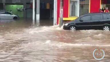 Jornal Vanguarda Chuva Forte Alaga Ruas Em Bragan A Paulista Globoplay