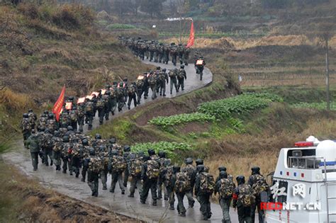 五溪大地砺精兵 武警怀化支队百余名新兵野营拉练侧记新兵怀化新浪新闻