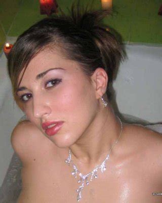 Picture Set Of An Amateur Chubby Hottie Posing In A Bath Tub Porn Pictures XXX Photos Sex