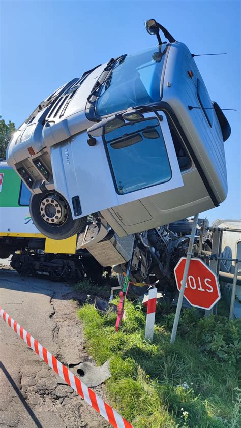 Gro Ny Wypadek Na Niestrze Onym Przeje Dzie Kolejowym W Dalan Wku