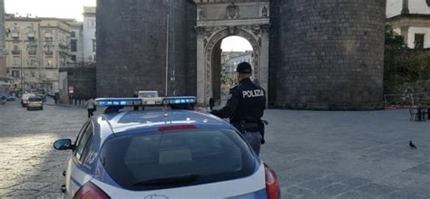 Due Arresti Per Droga A Napoli Sorpresi Dalla Polizia A Spacciare In