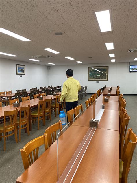 거제시청 구내식당 코로나19 방지 위해 칸막이 설치 새거제신문