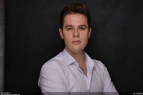 Актер Рыжов Денис. Фотографии, анкета, фильмография.