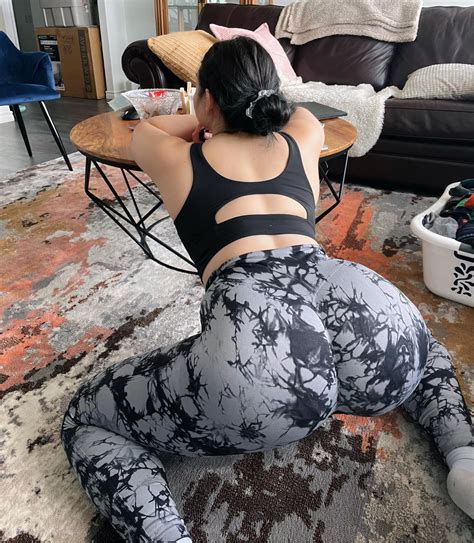 Soft Leggings And Softer Skin Underneath Nudes Yogapants Nude Pics Org