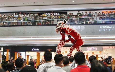 Atraksi Barongsai Di Mal