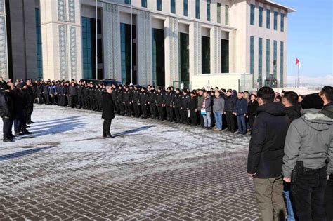 Polis Dualarla Yard M I In Deprem B Lgesine G Nderildi Son Dakika