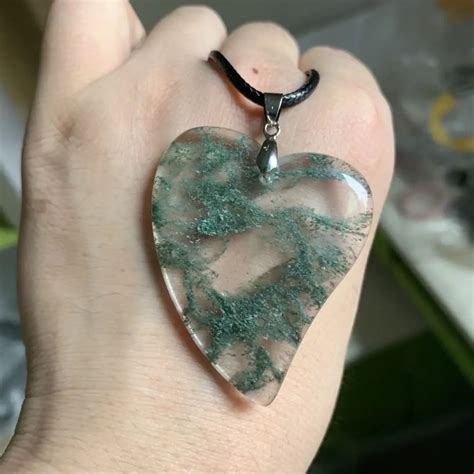 Colgante de piedra de cuarzo verde natural en forma de corazón para