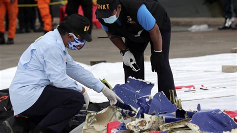 Localizan Las Cajas Negras Del Boeing Estrellado En Indonesia Rt