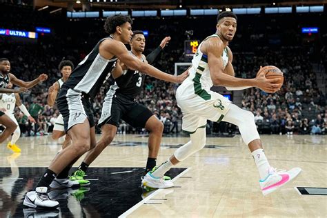 Giannis Antetokounmpo Nets 44 As Bucks Outlast Spurs Reuters