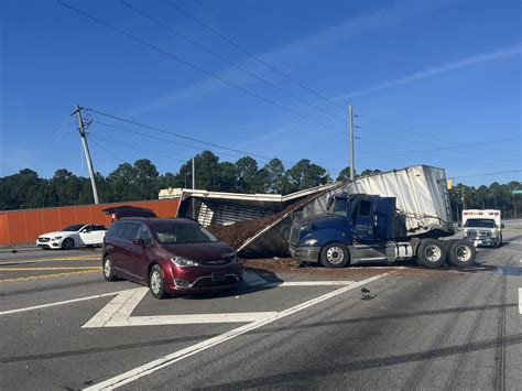 Roads reopen after semi-truck crash shuts down major Savannah roads