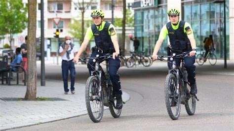 Neu Ulm Auf Fahrradstreife Durch Neu Ulm Unterwegs Mit Der Polizei