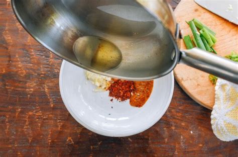 Hot and Sour Dumpling Soup 酸汤水饺 The Woks of Life