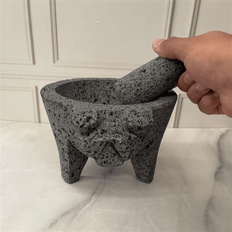 Molcajete De Piedra Volcánica De Cochinito Con Tejolote Moda de Mujer