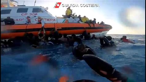 Guardia Costiera 1 200 Persone Salvate E Sbarcate A Lampedusa YouTube