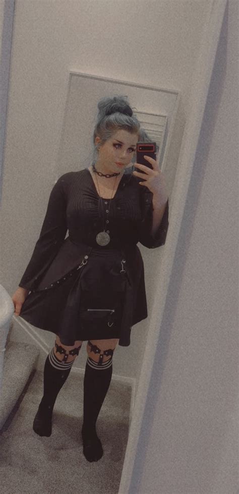 Anyone Order A Thicc Goth Gf 👀 Rprettyaltgirls