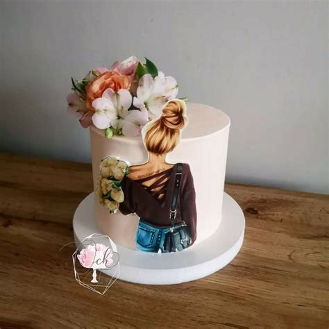 Pin By Gogo On Zapisane Na Szybko Girly Cakes Creative Cake