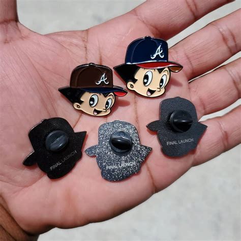 Free Sample Custom Logo Metal Soft Enamel Lapel Pins For Fitted Hats