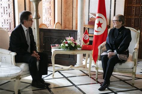 Najla Bouden Sentretient Avec Lambassadeur De Singapour En Tunisie