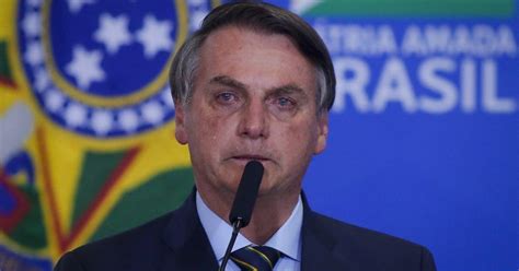 Bolsonaro chora ao lembrar de facada em culto evangélico no Planalto