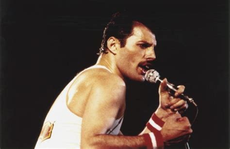 How old was Freddie Mercury when he died and what was his cause of ...