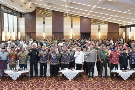 Ketum Dpp Ika Uii Lantik Pengurus Ika Uii Dpw Riau Periode