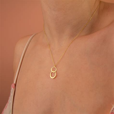 14k Gold Interlocking Circle Necklace Minimalist Friendship Etsy