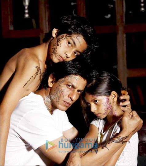 SRK does special photo shoot with his kids : Bollywood News - Bollywood Hungama