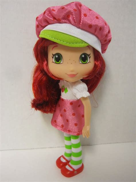 Never Grow Up: A Mom's Guide to Dolls and More: My Strawberry Shortcake ...
