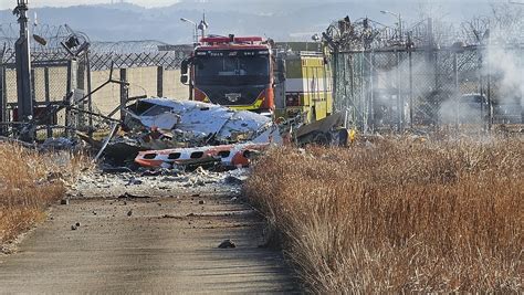 Live Plane Carrying 181 Crashes At South Korean Airport CGTN