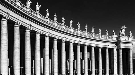 Holidays In Rome The Colonnade Of Piazza San Pietro Gian Lorenzo