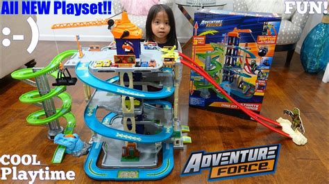 Hot Wheels Dino City Garage