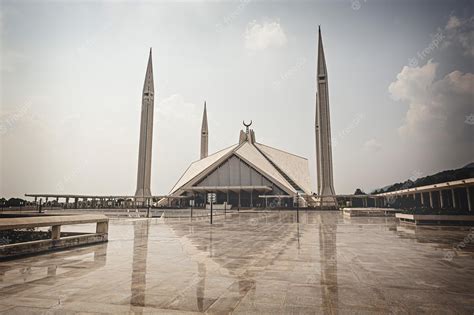 Premium Photo The Faisal Masjid Mosque In Islamabad Pakistan
