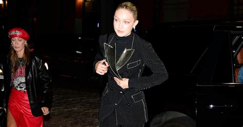 Джиджи Хадид в модном и эффектном костюме в Нью-Йорке | MARIECLAIRE