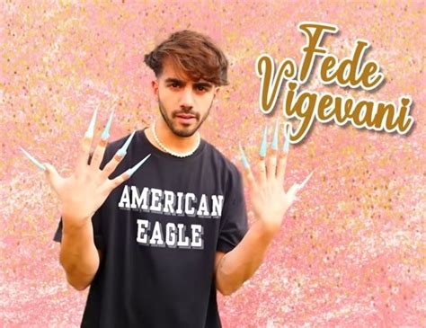 FEDE VIGEVANI Estilo Pop Punk Celebridades Divertidas Fotos