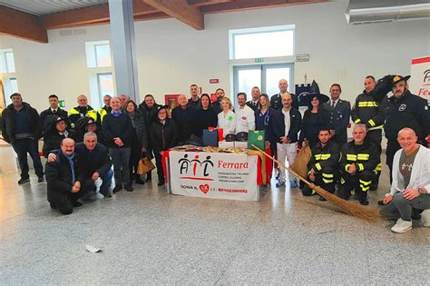 AIL FERRARA PORTA LA BEFANA IN OSPEDALE CALZE E DONI PER I PICCOLI