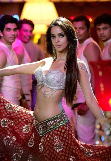 She Pics Bollywood Sexy Actress Mallika Sherawat In Jalebi Bai In