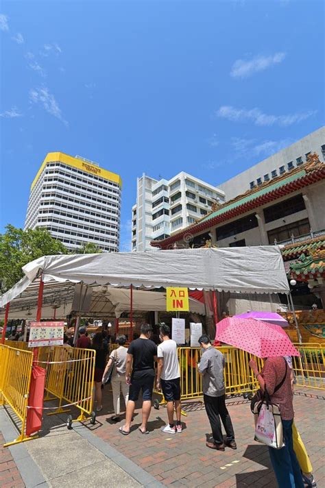 People Queuing Up To Worship At The Kwan Im Thong Hood Cho A Chinese