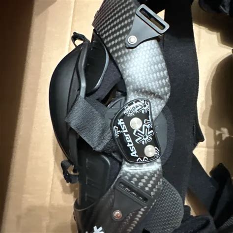 Asterisk Carbon Cell Knee Braces
