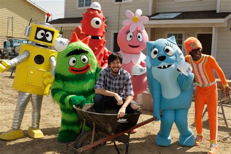 Mike with the cast of Yo Gabba Gabba. Mike attends Yo Gabba Gabba ...