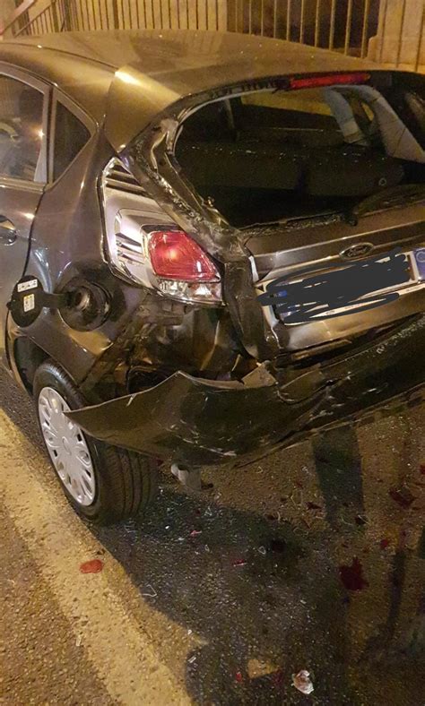 San Pier Niceto Botto Fragoroso Nella Notte Auto Sbanda E Centra Un