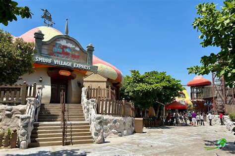 Smurf Village Express Motiongate Dubai Freizeitpark Welt De