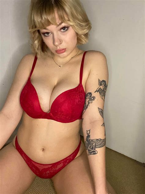 Red Is The New Naked Thick White Girls HAPPY BOOTY