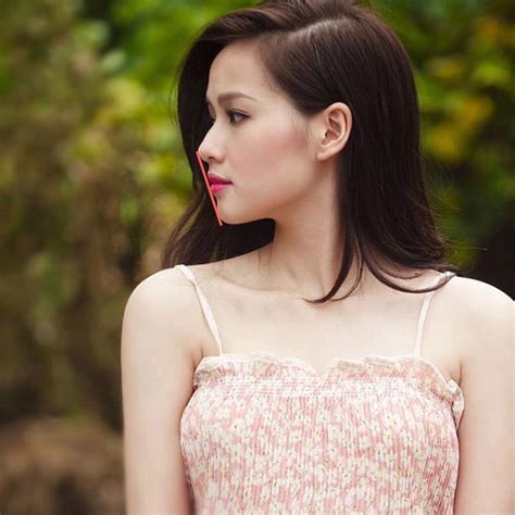 Kiểm tra độ xinh đẹp của các hot girl Việt bằng phương pháp ngón tay